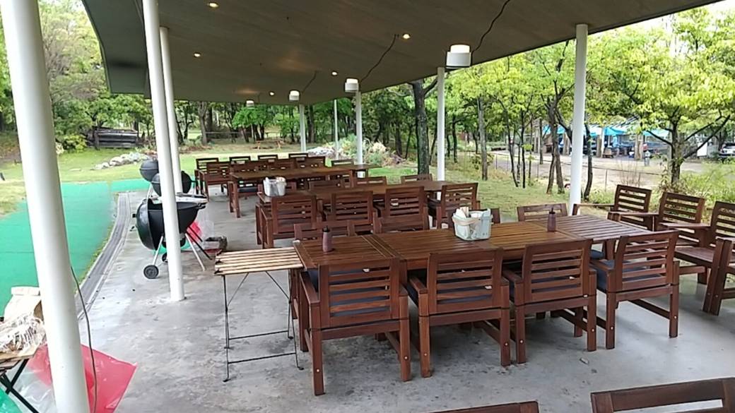敷地内には屋根付きBBQ広場も / 4