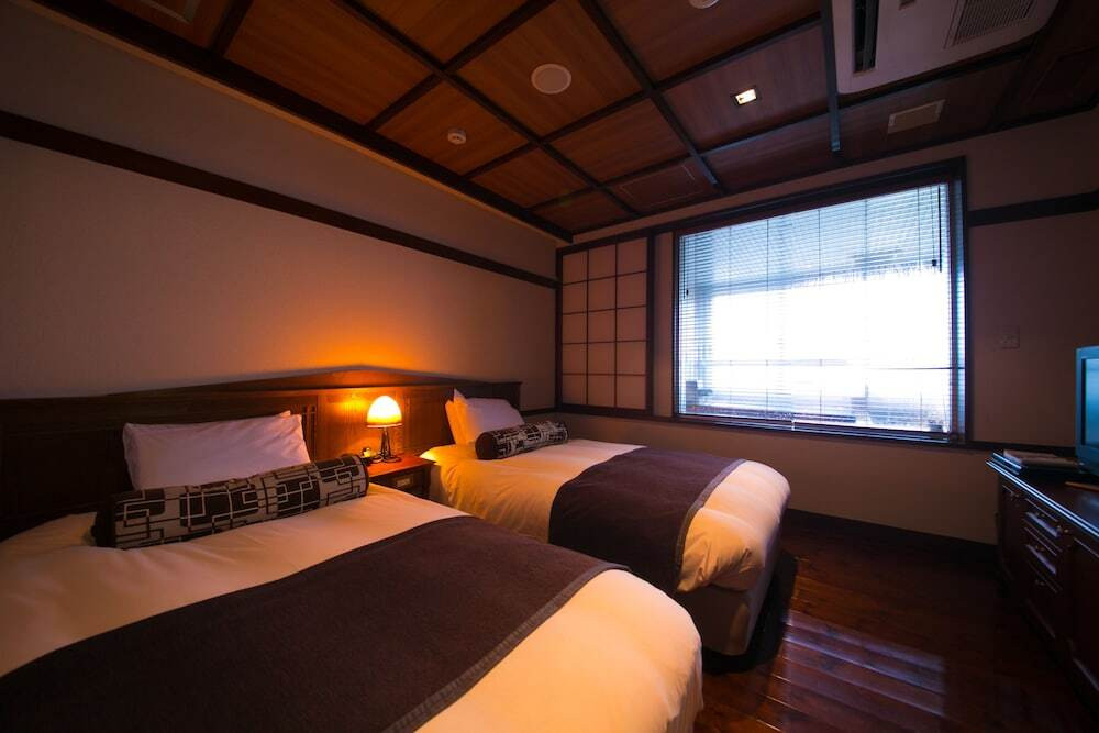 大人のための和モダンホテルで、創作料理に舌鼓3917108