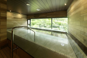 大浴場で足を伸ばしてリラックス