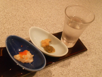 「日本酒スローフード方舟 東京駅黒塀横丁店」料理 1072734 お通しは酒つき