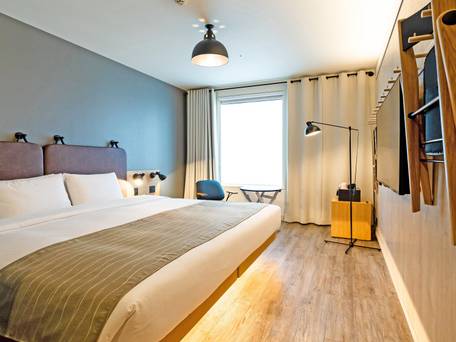 モクシー大阪本町 / 2