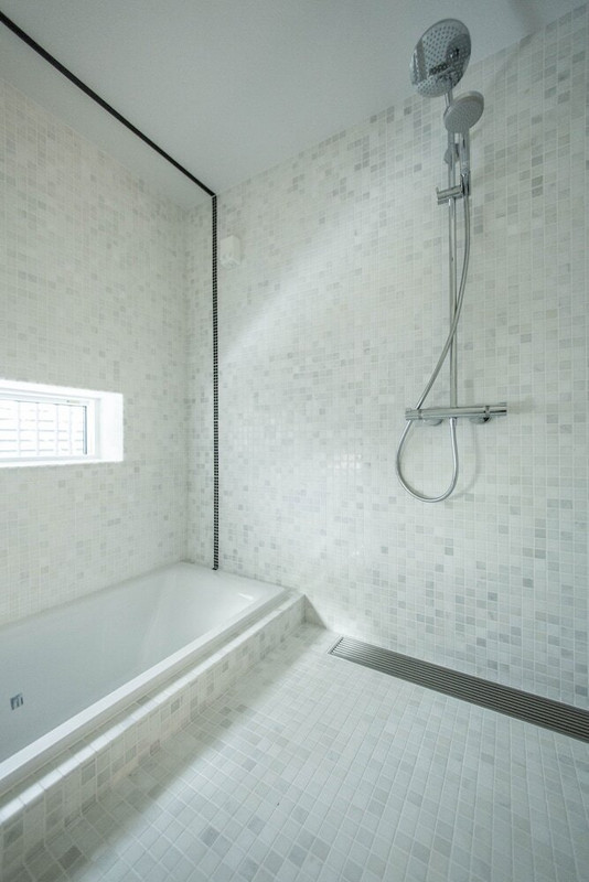 バスルームのシャワー