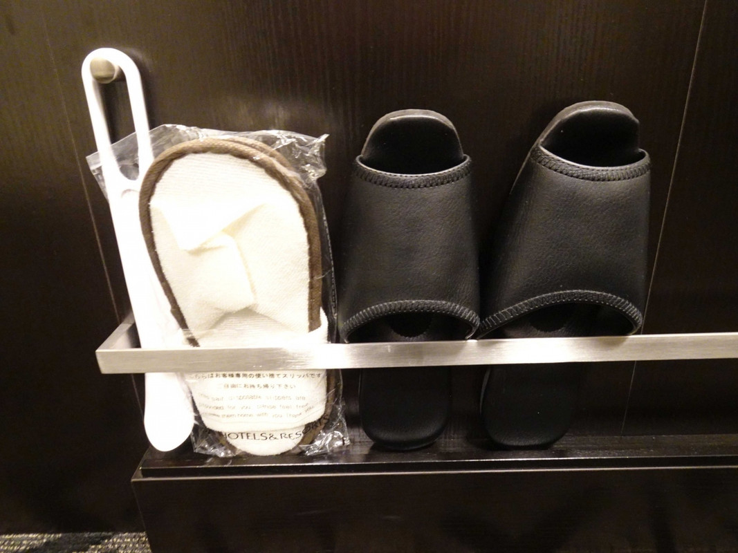 使い捨てスリッパなど