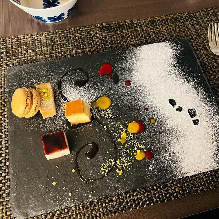 デザートは目にも楽しく華やか / 2