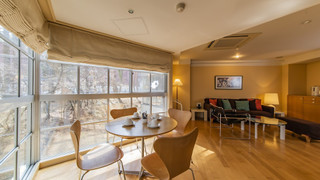 デラックス 4 人部屋 2 ベッドルーム 禁煙 ペット不可