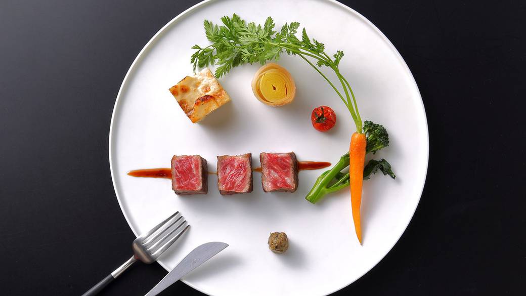 五感で愉しむディナー
心ゆくまで味わう美食 / 4