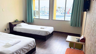 ツインルーム シングルベッド 2 台 専用バスルーム