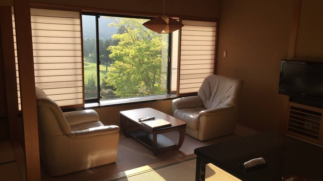 自然を眺める贅沢空間
ゆるりと寛ぐ6つの客室 / 3