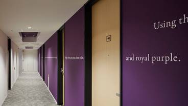 客室廊下にも加賀五彩を配色・古代紫 / 11