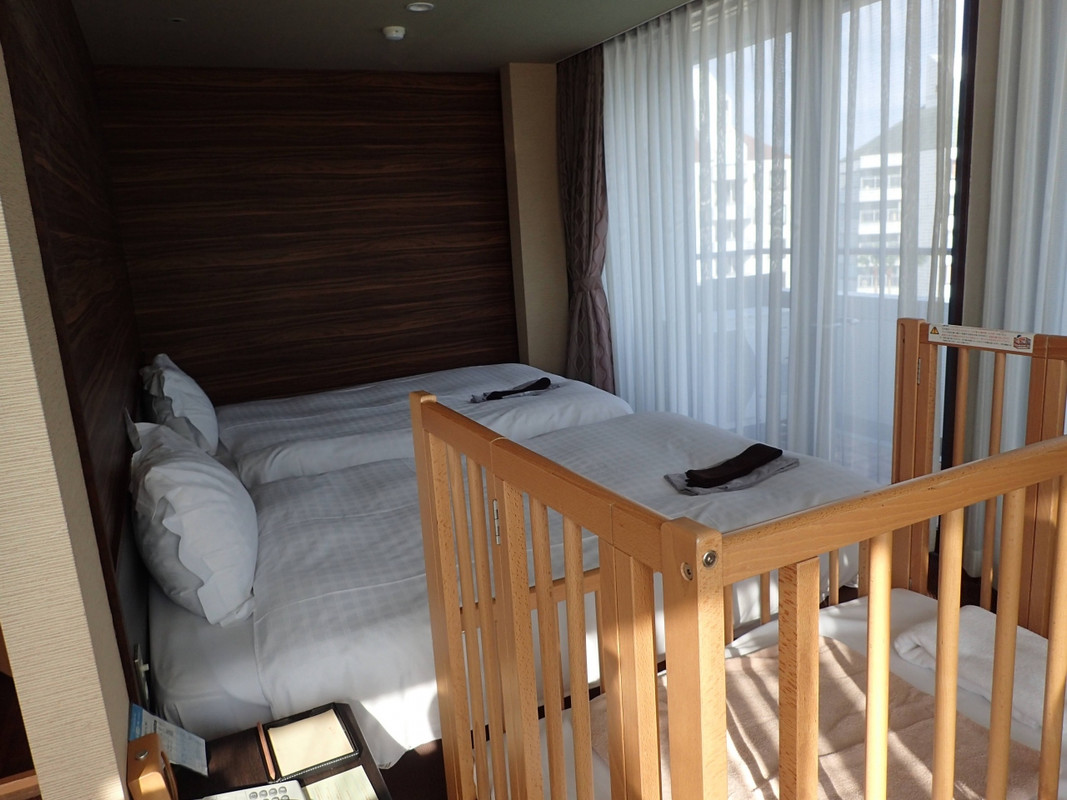 セミダブル2台なので子供の添い寝も可能です