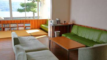 ロビーラウンジ / 3