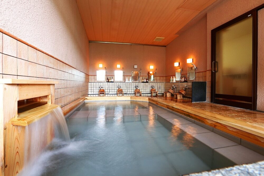 桜の景色やライトアップが楽しめる露天風呂。ミストサウナも！4242438