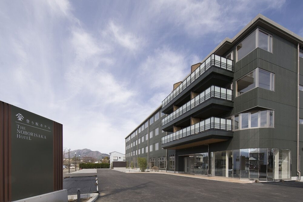 ホテル本館外観