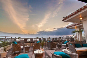 開放的なレストランのテラス席