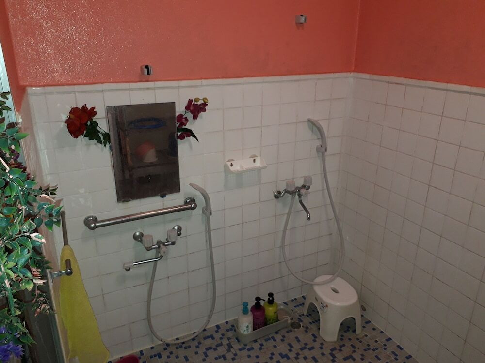 バスルームのシャワー