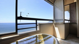 [海側眺望] 本館客室露天風呂付和室10畳 / 最大5名迄