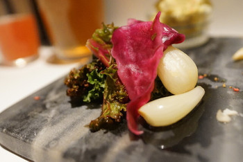 「クラフトビア食堂 volta」料理 1026472 けーる、赤キャベツ、らっきょピクルス