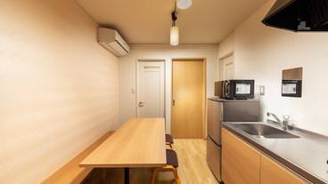 客室内のダイニングエリア / 3