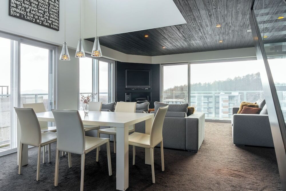 客室内のダイニングエリア