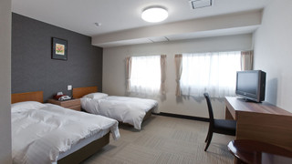 ツインルーム（満室時には事前にご連絡なく和室／布団に変更となる場合がございます) (お子様の添い寝不可)