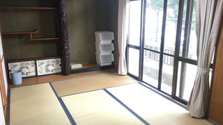 トリプルルーム　共用バスルーム・トイレ　禁煙