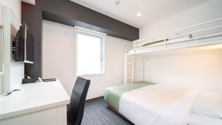 スーパールーム(ダブルベッド1台+2段ベッド) 禁煙