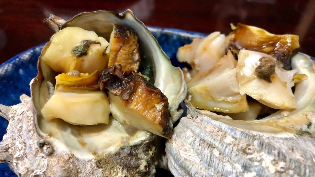 老舗寿司屋「松鮨」で
鴨川漁港の地魚を堪能 / 4