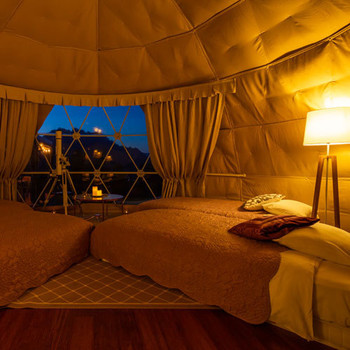 絶景をバックに楽しむ温泉付きグランピング3399951