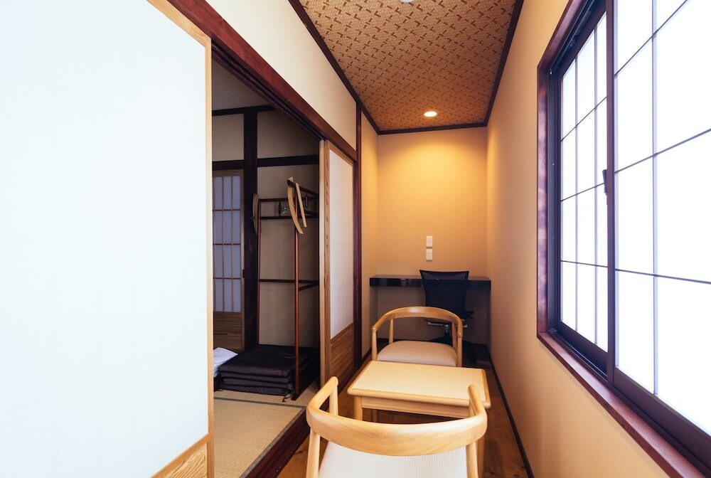 客室内のダイニングエリア