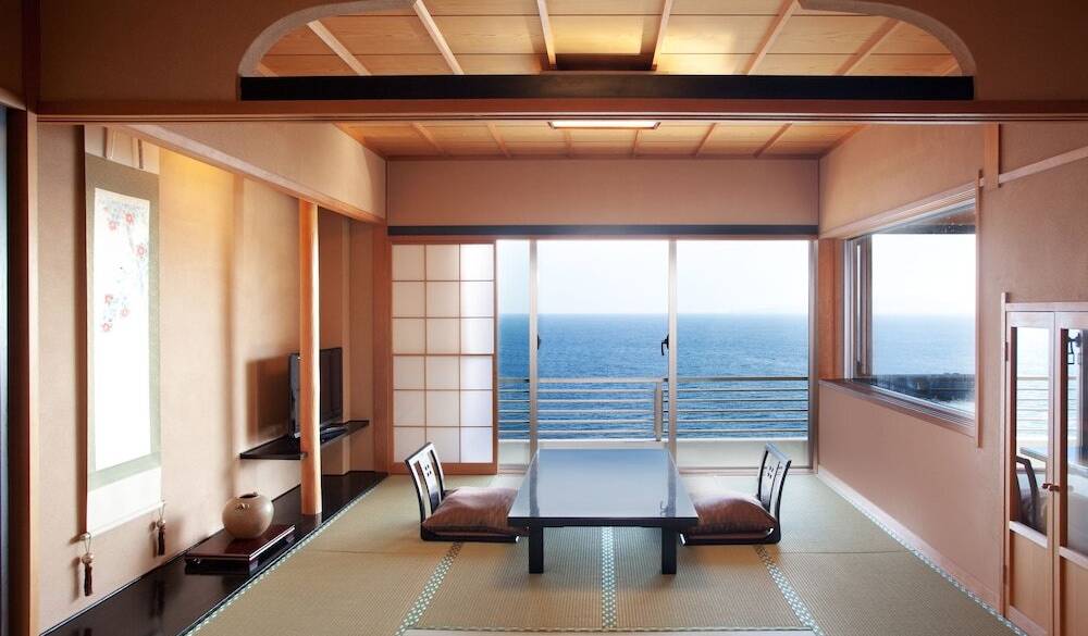 海を愛でる贅沢な時間
お部屋でのんびり / 5