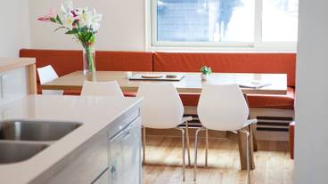 客室内のダイニングエリア / 13