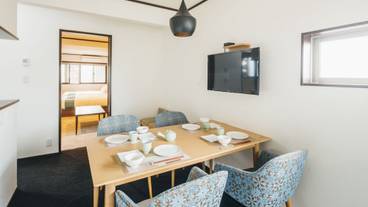 客室内のダイニングエリア / 18