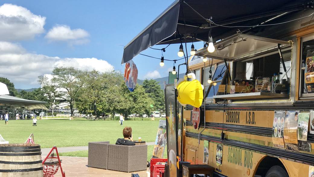 アウトレットで
たっぷりお買い物 / 2