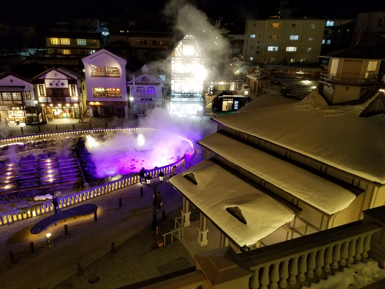 湯畑のライトアップに子どもも喜ぶ♪4055367