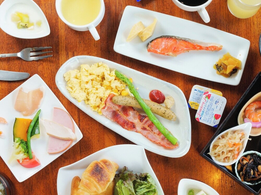 朝食