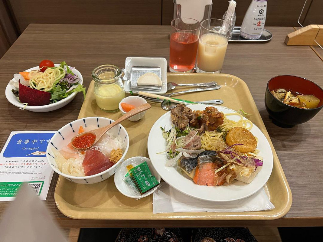 北海道食材が上手に盛り込まれたビュッフェを満喫しました。