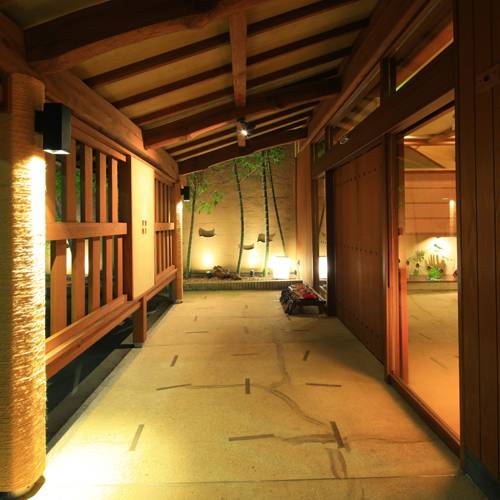 旅情をくすぐる館内で
チェックイン / 3