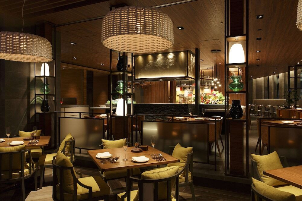 お祝いディナーにスパ、充実の施設でおこもりステイ3952779