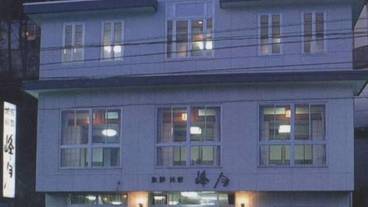 施設の正面 (日没後) / 2