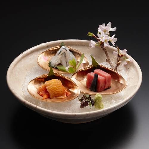 料亭旅館の本格懐石を
お部屋でゆったりと / 2