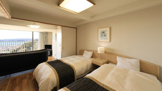 [禁煙] 洋室 (ベッド2台+ソファーベッド2台)/オーシャンビュー