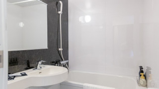 アパートメント ダブルベッド 2 台 禁煙