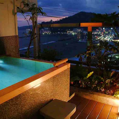 熱海の夜景を眺めつつ
心和む晩酌タイム / 2