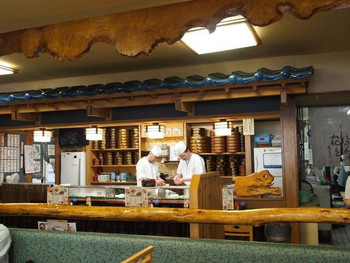 「なると 本店」内観 1206976 店の奥には寿司カウンター？？？