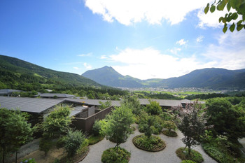 ryokan with a spectacular view of Yufuin, shrouded in morning mist3391138