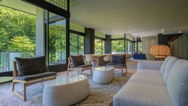 ラウンジのソファ / 3