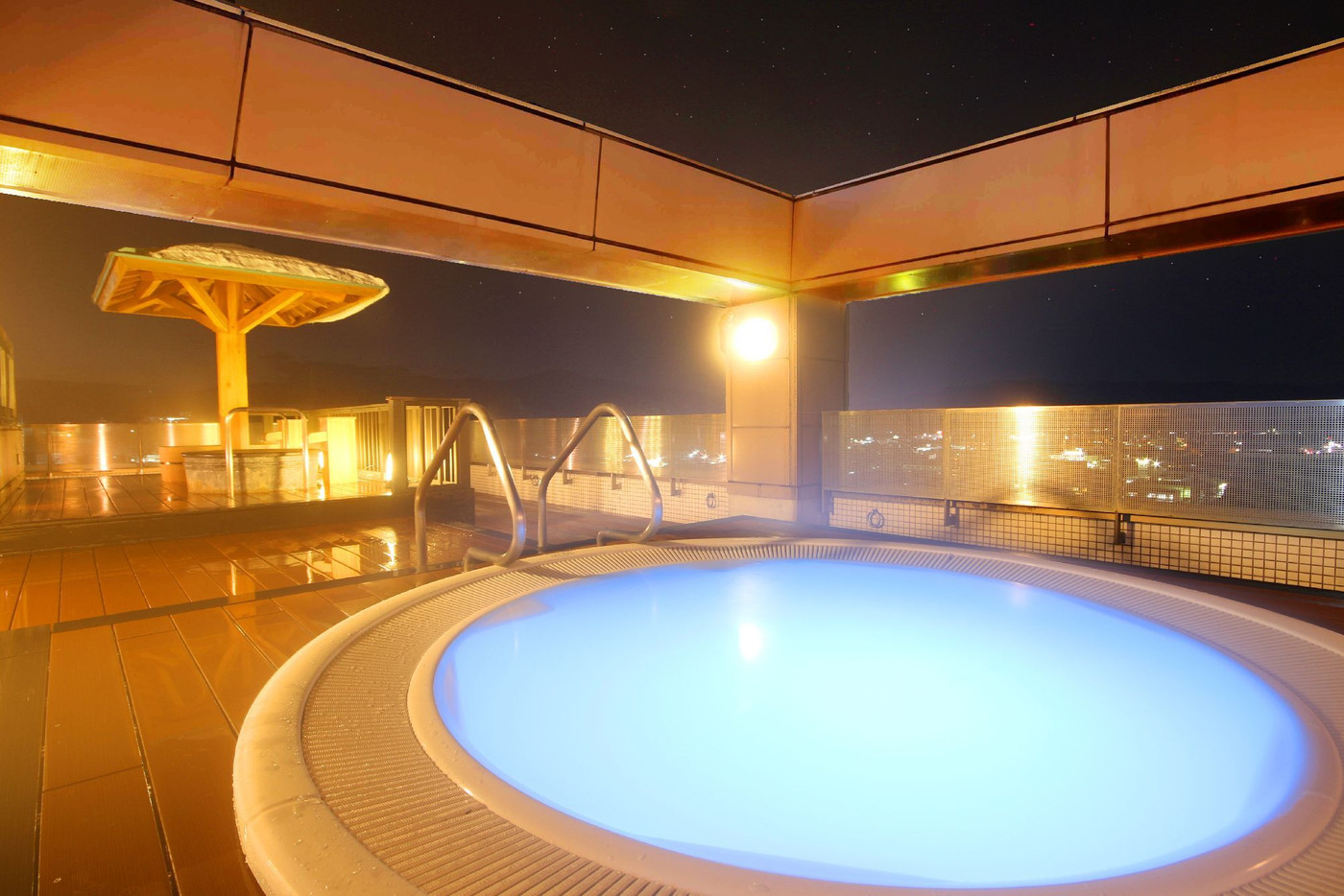 最上階の露天風呂で贅沢気分を満喫！3415420