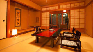 １階【露天風呂+内湯付き】（１０畳+８畳）広縁　箱庭付き [和室] [禁煙] [ガーデンビュー]