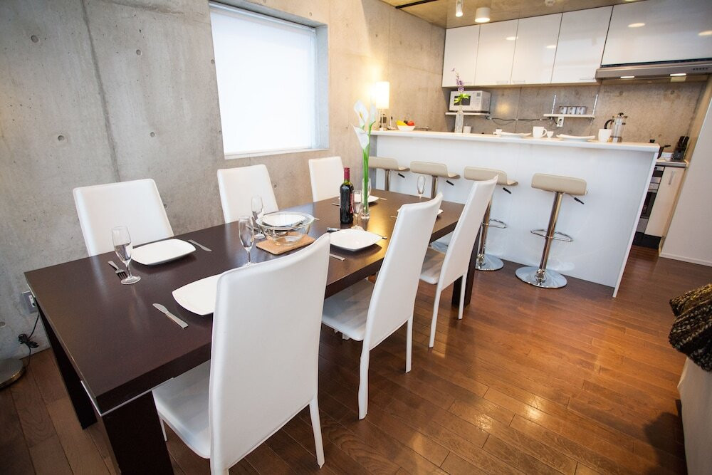 客室内のダイニングエリア