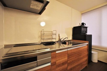 近隣にスーパーもあり、キッチンも広いホテル3448966